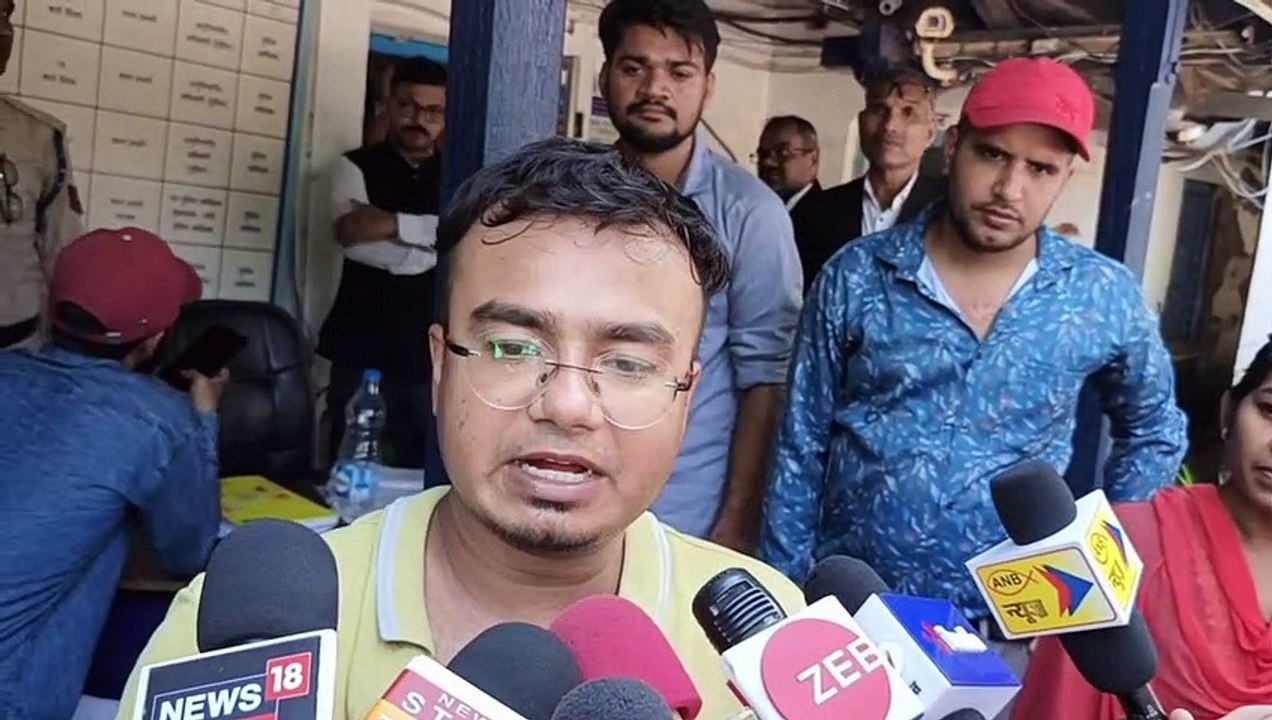 The doctor who was being treated in the van was pressured to move