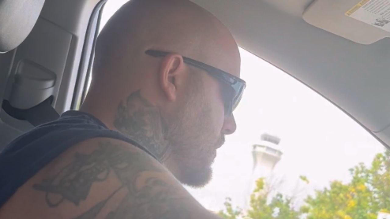 'That's my dad!' - Man is surprised to see his dad on the airport *Wholesome Reaction*