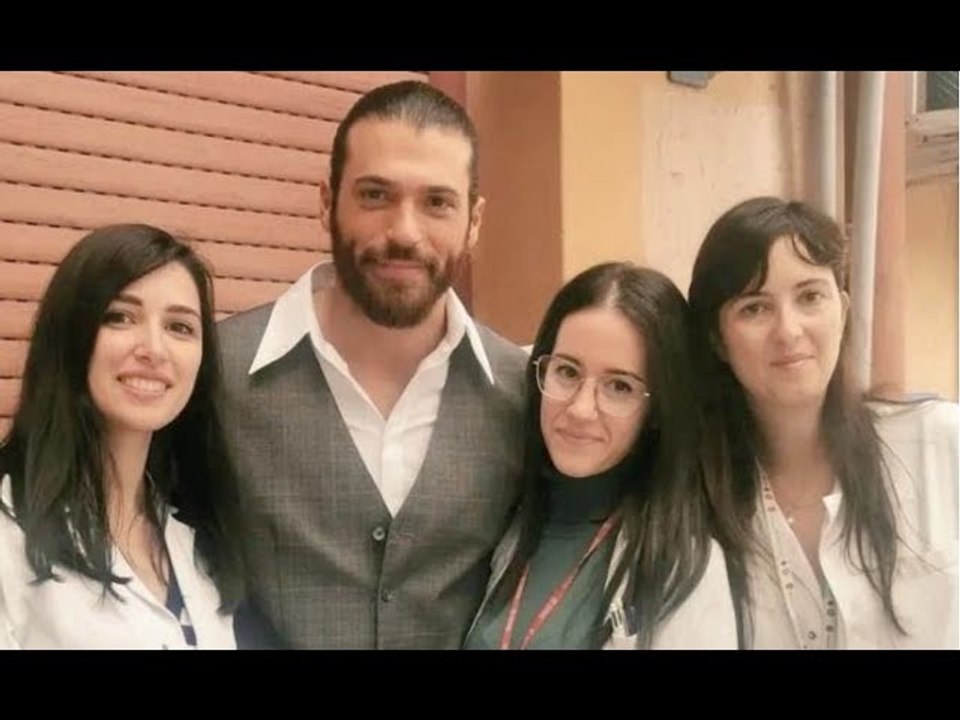 Can Yaman muestr@ su lesión en el primer acto solidario en Roma