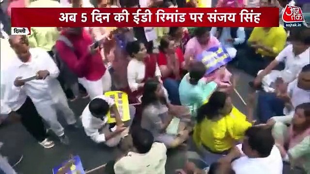 AAP workers protest from Delhi to Pune for Sanjay Singh