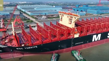 Dünyanın en büyük konteyner gemisine 'Türkiye' adı verildi