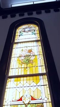 “Rainha das tatuagens” abandona a bruxaria e se converte ao cristianismo