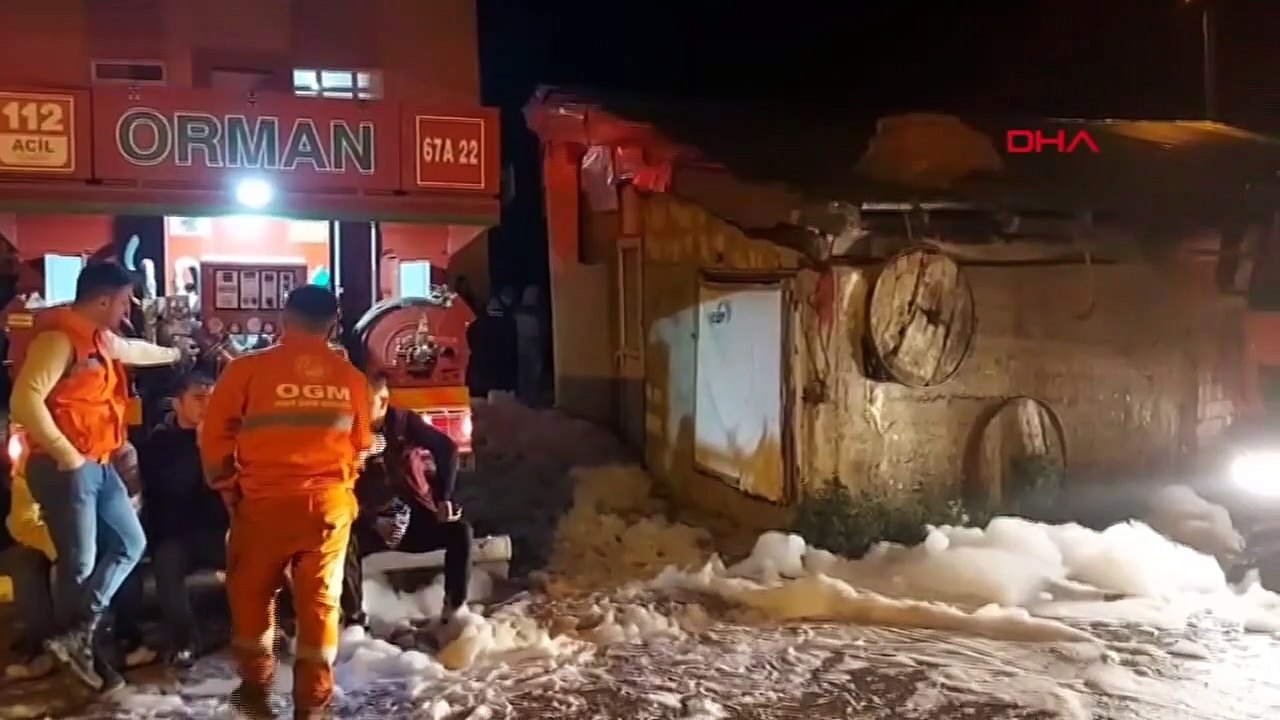 La grange et le grenier à foin appartenant au président du district du parti AK ont brûlé dans un incendie à Karabük.