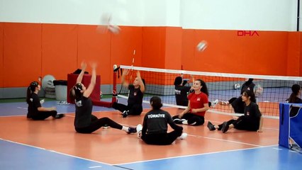 L'équipe nationale féminine de volleyball assis est prête pour l'Italie