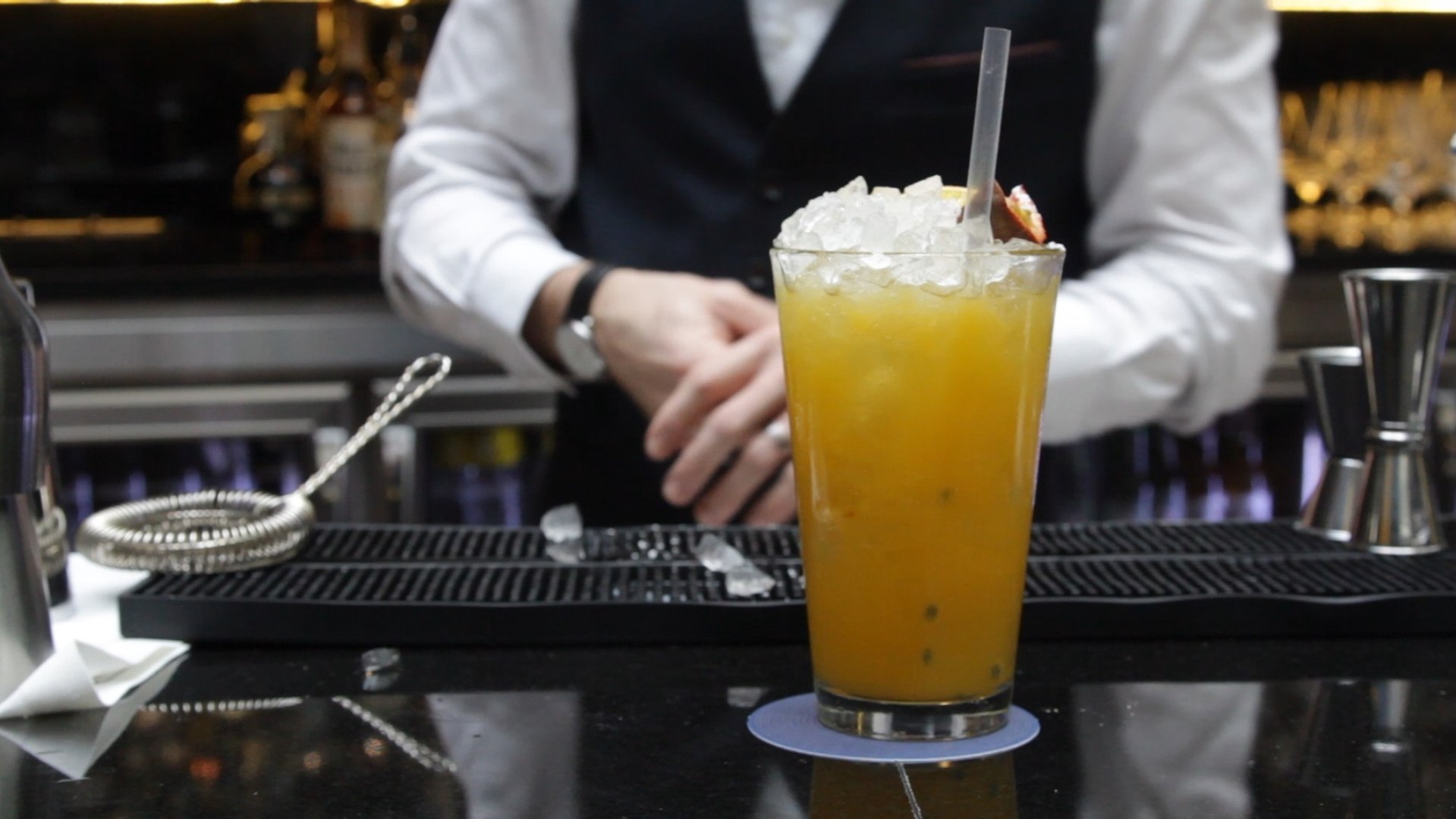 Coctel con fruta de la pasion