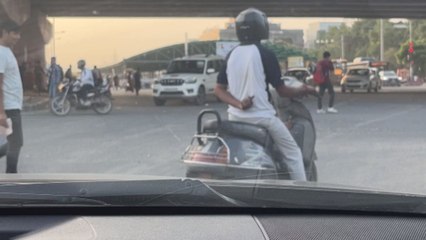 'That's the spot!' - Guy helps a stranger scracth his back on the open road