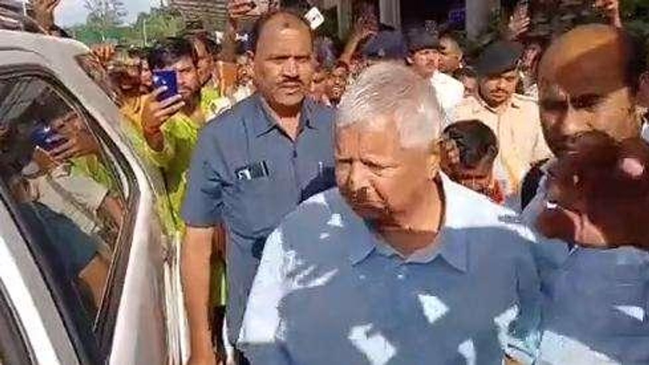 पटना: लैंड फॉर जॉब मामले में बेल मिलने पर पटना...