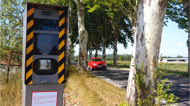 Pour éviter de se faire flasher par les radars, ils pulvérisent de la laque coiffante sur la plaque d'immatriculation