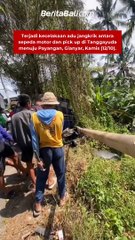 Terjadi kecelakaan adu jangkrik antara sepeda motor dan pick up di Tanggayuda menuju Payangan, Gianyar, Kamis (12/10).