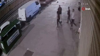 Sultangazi'de dehşet anları! Silahlı kavga kamerada