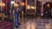 Muy republicanas Pam y Lilith Verstrynge pero no renuncian a hacerse la foto con el Rey en el Palacio Real