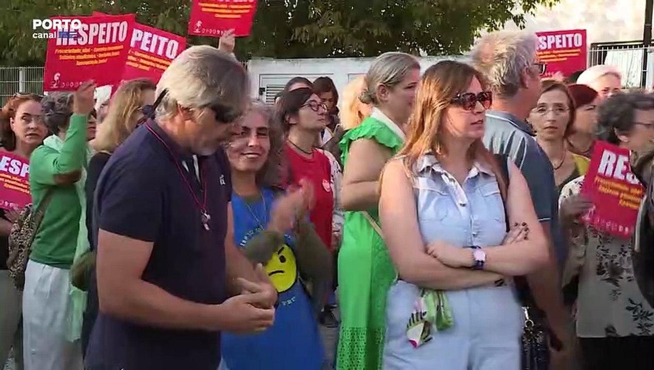 Professores e educadores de todo o país em greve por melhores condições de trabalho
