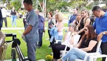 Amigos e familiares se despedem de Cláudio Vieira no Parque das Flores