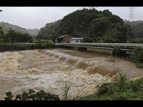 Heavy rain hits Sea of Japan coast; flood warning issued