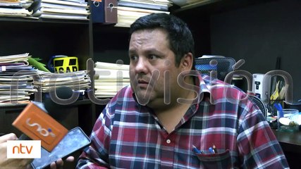 Niño con discapacidad ocasiona problemas en la Plaza Bolívar de Quillacollo