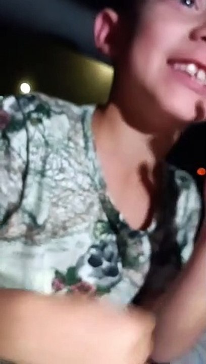 Mãe surpreende e leva filho para ver avô caminhoneiro no dia do aniversário