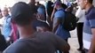VÍDEO: Jogadores do Bahia são cobrados por torcedores no aeroporto