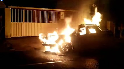 Policial militar da reserva morre carbonizado dentro de carro em JF