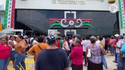 Presidenta de DIF incita a pobladores de Texistepec e intenta "reventar" sesión de Cabildo