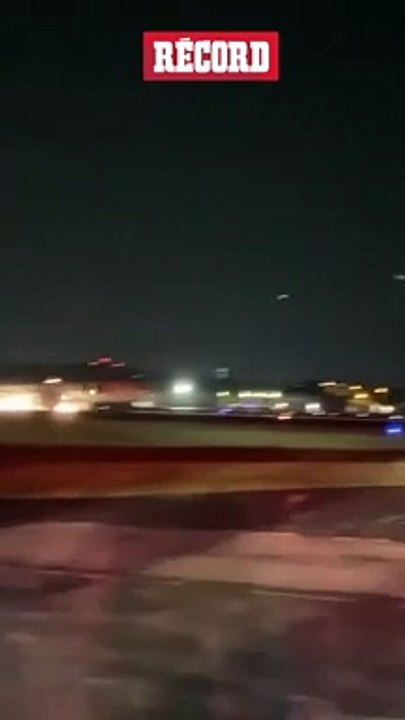 AVIÓN de FEDEX se SALE DE PISTA en aterrizaje de EMERGENCIA en TENNESSEE