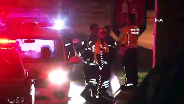 İstanbul Bakırköy'de Tır Üst Geçide Çarptı