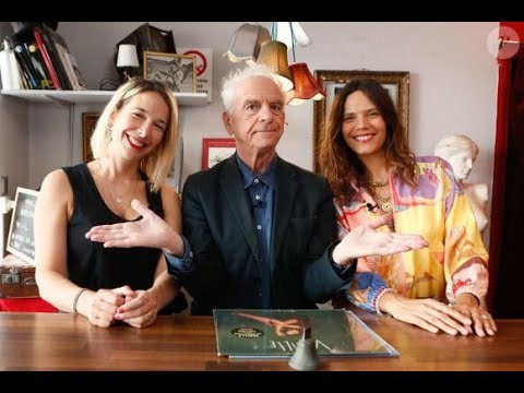 La fille de Julien Clerc solaire pour un rendez-vous musical avec la chanteuse Almée dans Jacky au