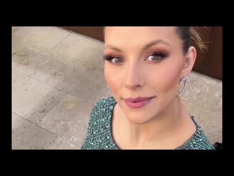 VIDEO: PHOTOS Camille Cerf divine pour son premier tapis rouge après l'accouchement : entourée des M