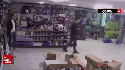 Çorum'da baba oğul geldikleri iş yerinde dehşet saçtı