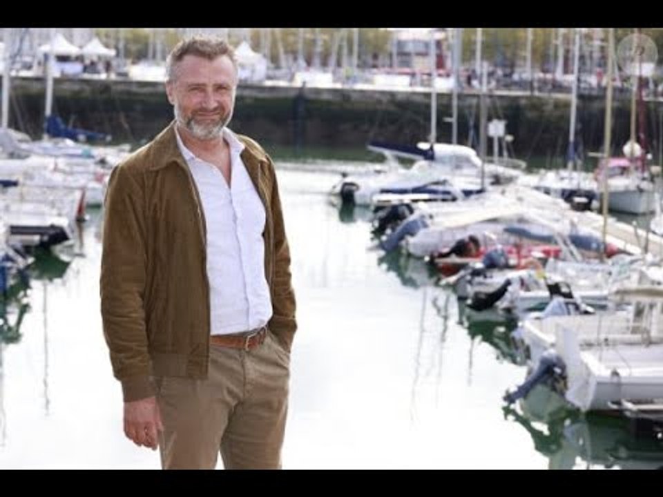 Alexandre Brasseur remarié : Isabelle sublime dans une robe dos nu, l'acteur chic et décontracté