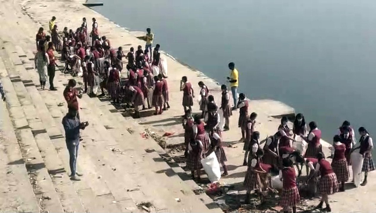 500 students cleaned the ghat