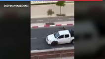 Israele, miliziani di Hamas sparano per strada da un pick-up