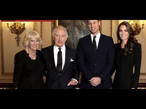 Nuovo ritratto ufficiale di Re Carlo e famiglia con TRE Principi di Galles