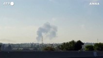 Razzi da Gaza verso Israele, colonne di fumo