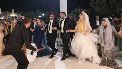 Kilolarca altın takıldı, gelin halay çekerken zorlandı
