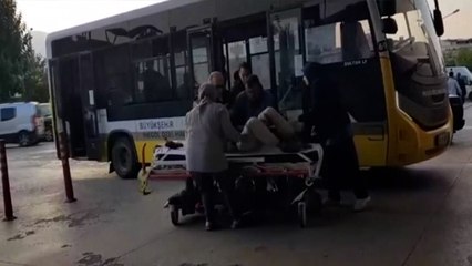 Bursa'da halk otobüsü şoförünün fenalaşan yolcuyu hastaneye götürdüğü anlar kamerada