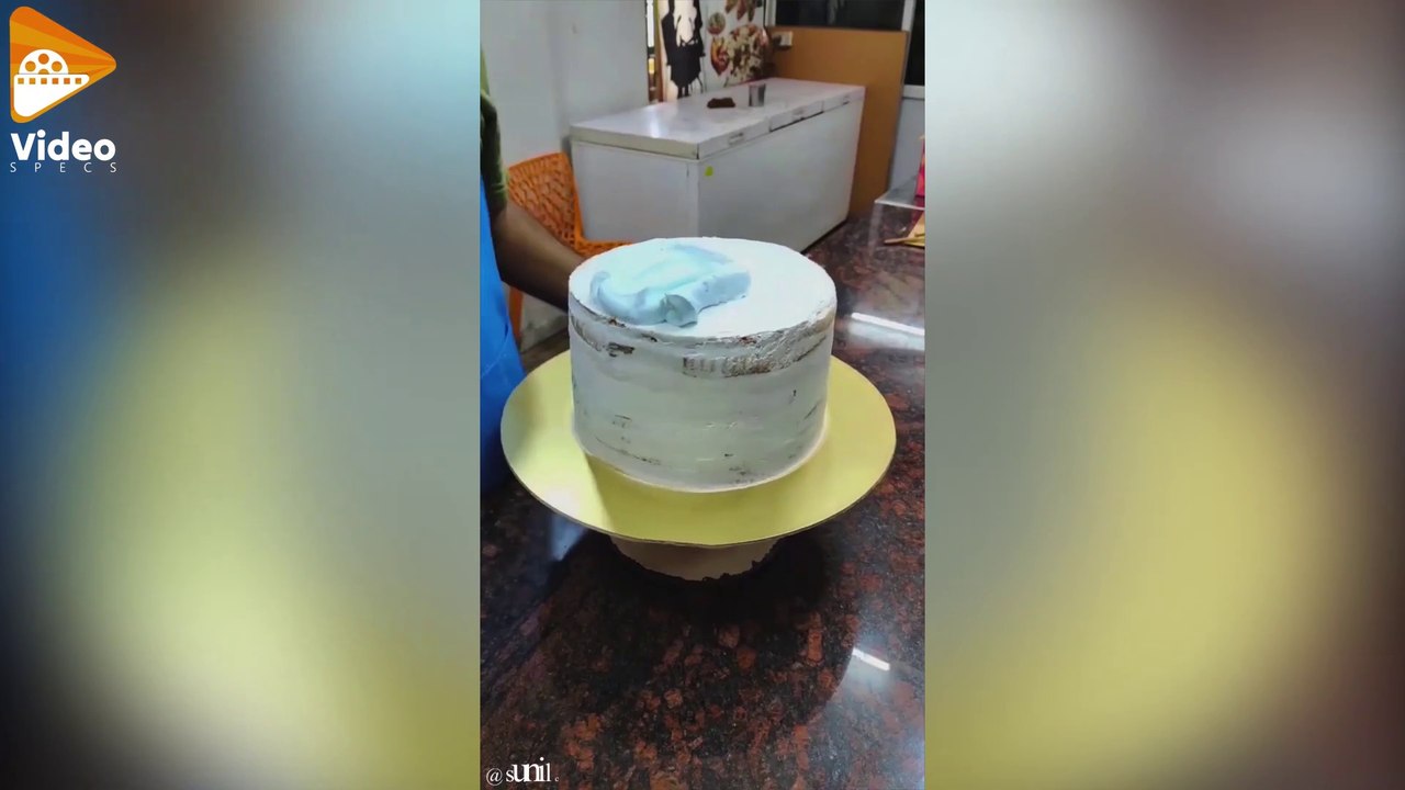 "Step-by-Step Cake Decorating Tutorials for Beginners"