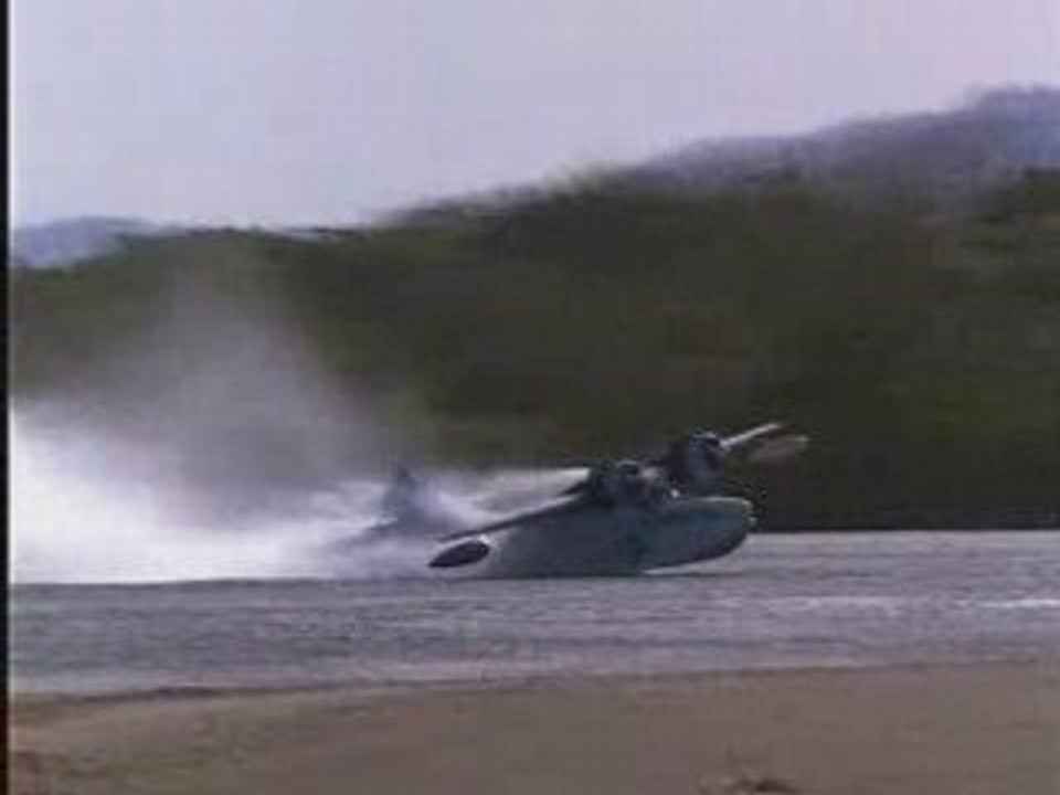 Régis pose son hydravion