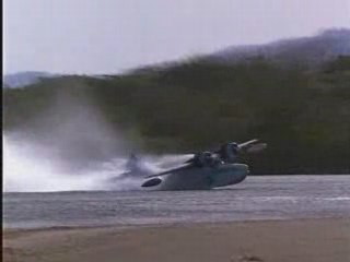 Régis pose son hydravion