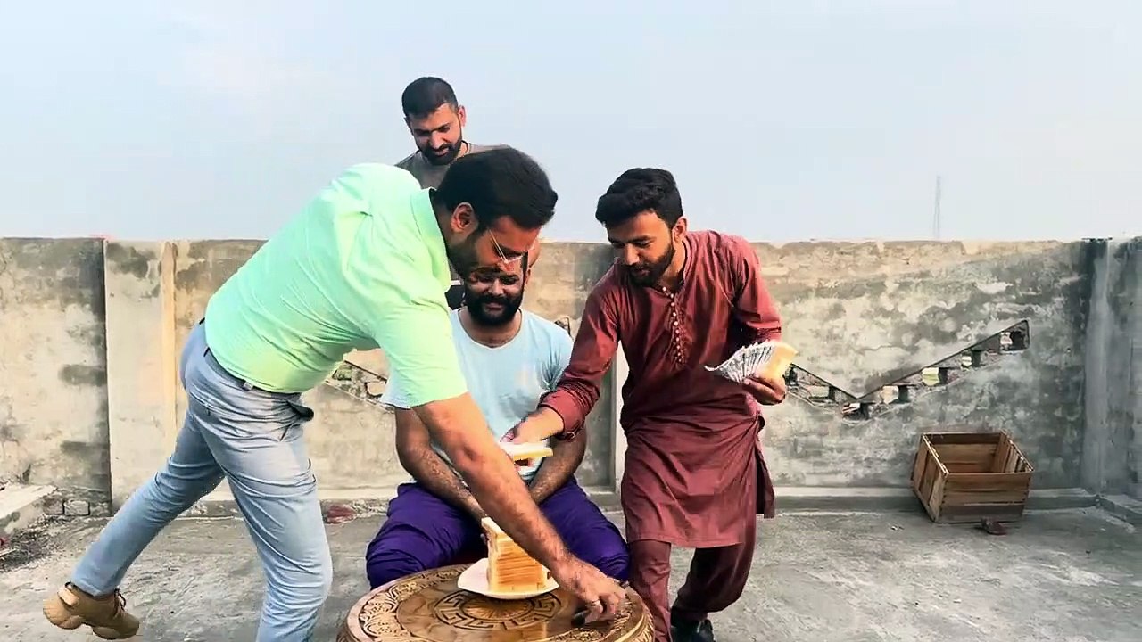 Eating Bread in 10 Seconds Ateeq Chaudhry