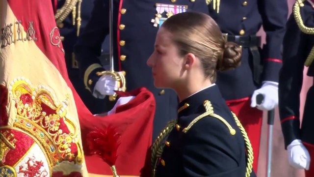 La Princesa Leonor jura bandera