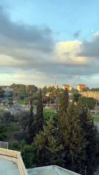 La branche armée du Hamas annonce avoir déclenché l'opération «déluge d'Al-Aqsa» contre Israël. La bande de Gaza annonce avoir tiré plus de 5000 roquettes en direction d’Israël.