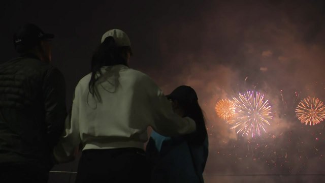 여의도 '세계불꽃축제' 열려...100만 명 인파 운집 / YTN