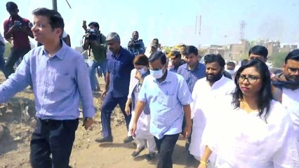 गाजीपुर लैंडफिल साइट पर जायजा लेने पहुंचे केजरीवाल