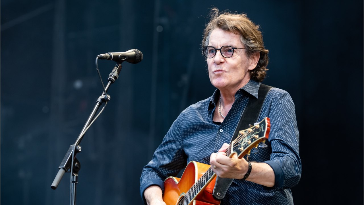 GALA VIDÉO - Francis Cabrel : sa fille Aurélie, son sosie, fait une rare apparition dans Quotidien