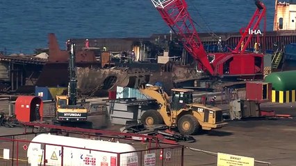 Des navires géants sont recyclés au centre de démantèlement naval d'Izmir