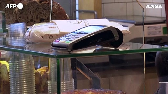 Corsa pagamenti digitali, quasi eguagliano i contanti