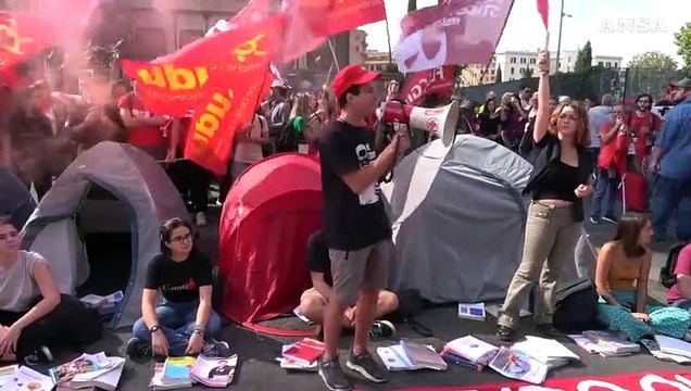 Manifestazione Cgil, anche gli studenti in tenda: Diritto allo studio non tutelato