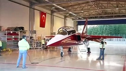 Savunma Sanayii Başkanı Görgün Hürjet’in kokpitinde