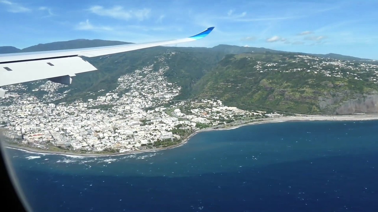 Arrivée sur Saint-Denis en avion