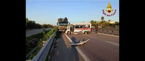 Puglia: ambulanza distrutta, violento scontro sulla Statale 7 contro un camion tra Brindisi e Taranto